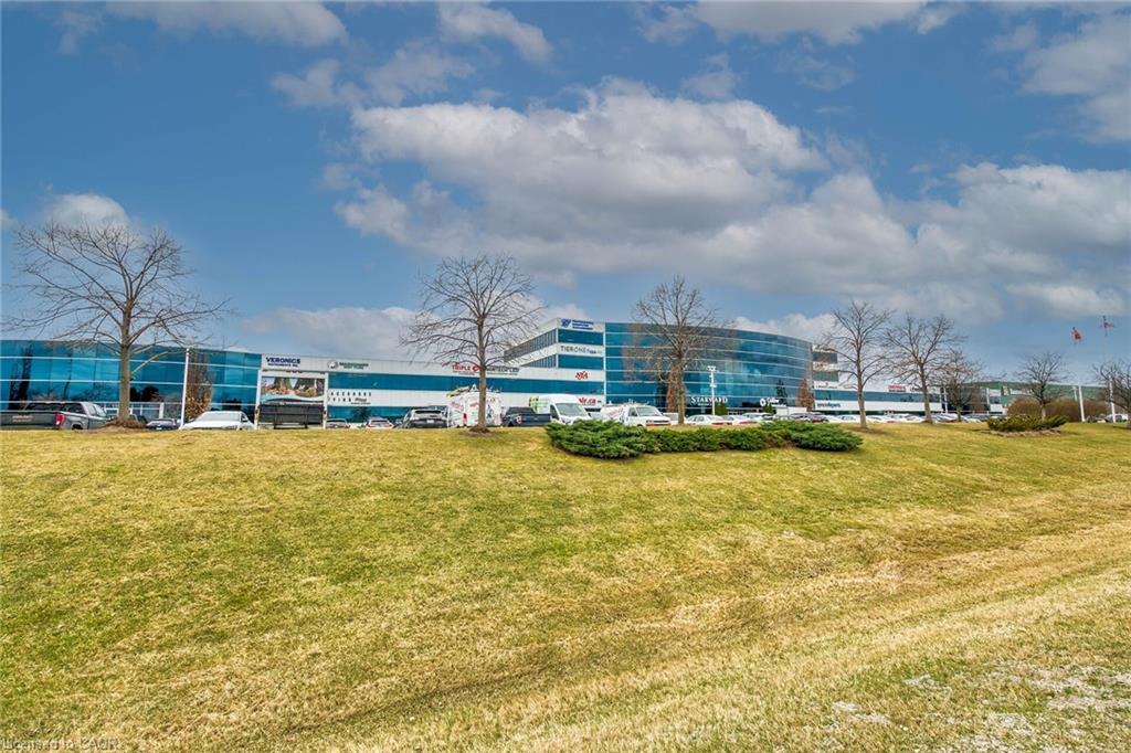 221-1100 South Service Road, Hamilton, ON