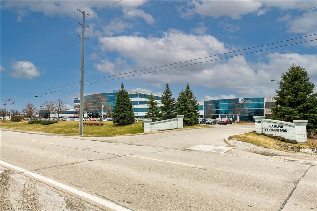 221-1100 South Service Road, Hamilton, ON