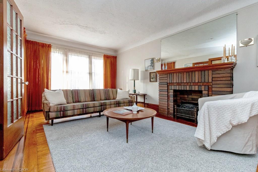 86 Dromore Crescent, Hamilton, ON - Indoor Photo Showing Living Room With Fireplace