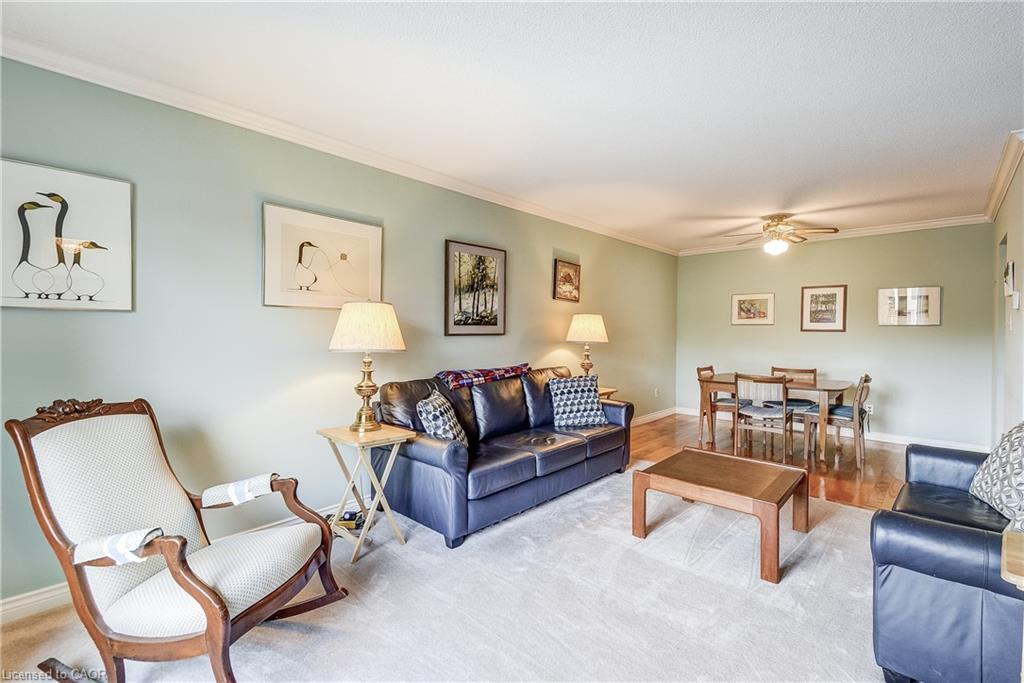 1324 Consort Crescent, Burlington, ON - Indoor Photo Showing Living Room