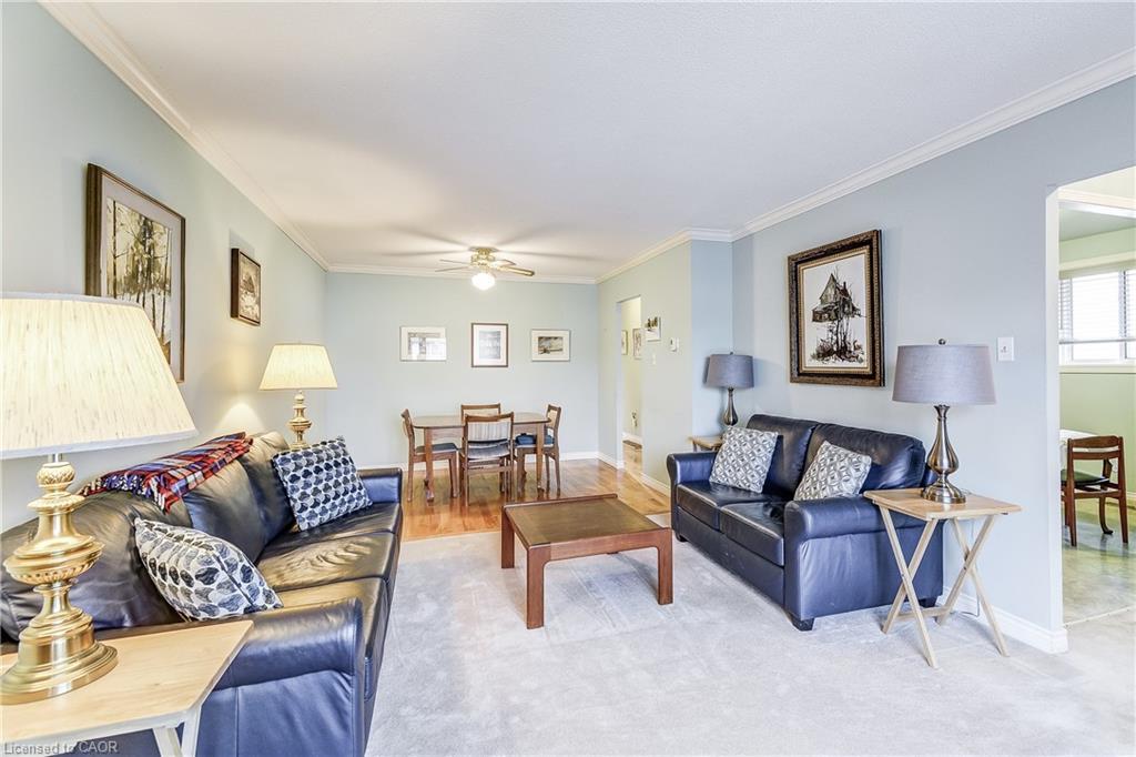 1324 Consort Crescent, Burlington, ON - Indoor Photo Showing Living Room