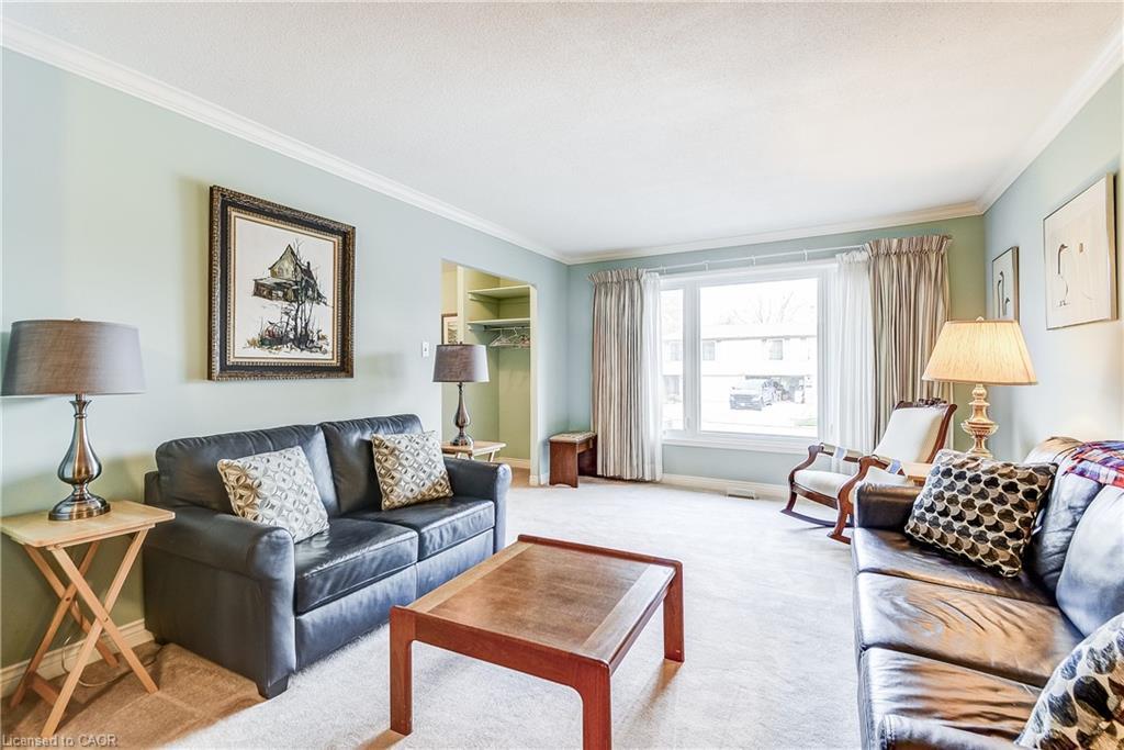 1324 Consort Crescent, Burlington, ON - Indoor Photo Showing Living Room