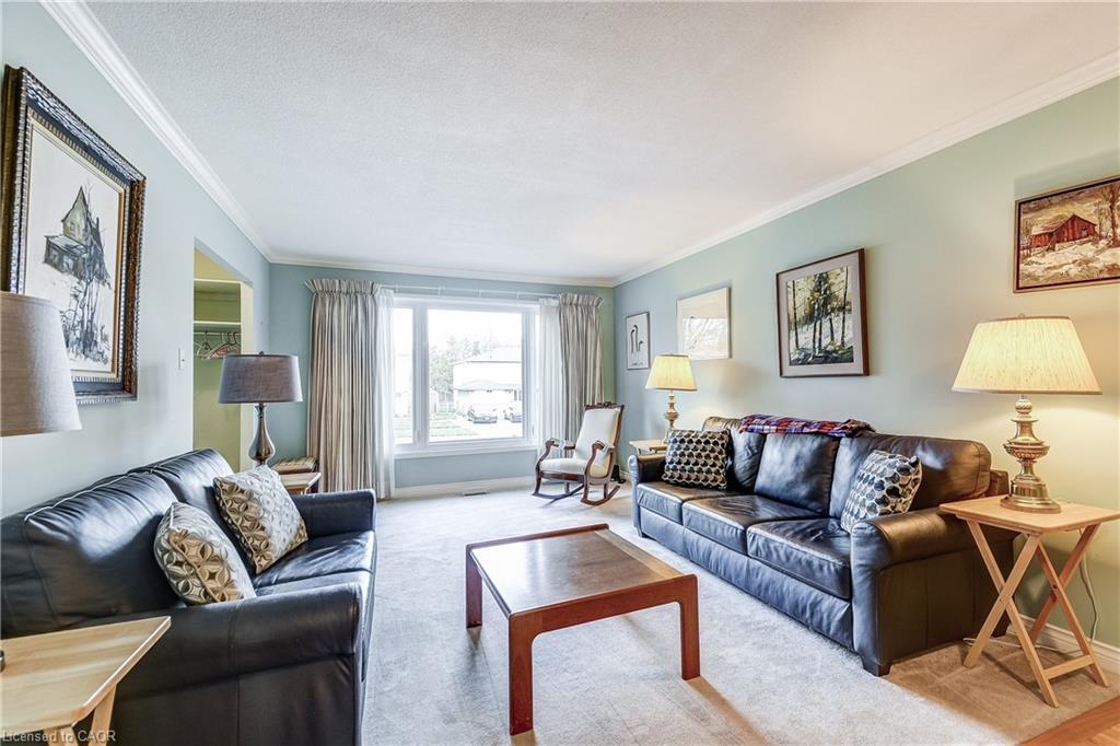 1324 Consort Crescent, Burlington, ON - Indoor Photo Showing Living Room