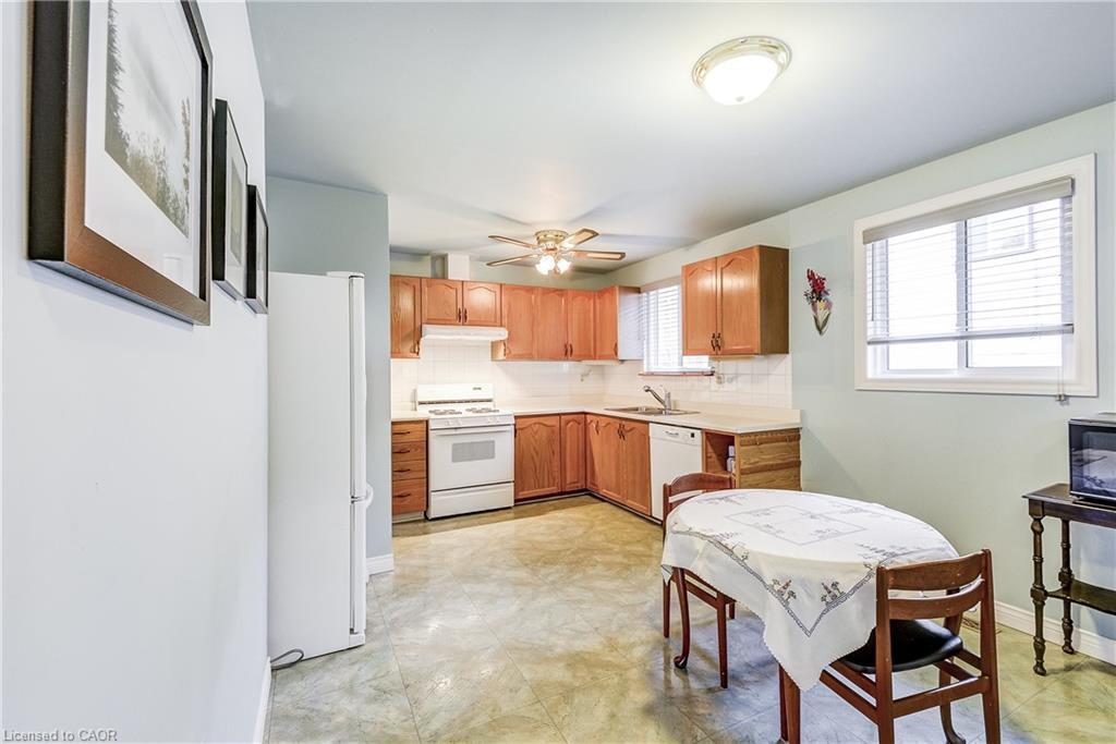 1324 Consort Crescent, Burlington, ON - Indoor Photo Showing Other Room