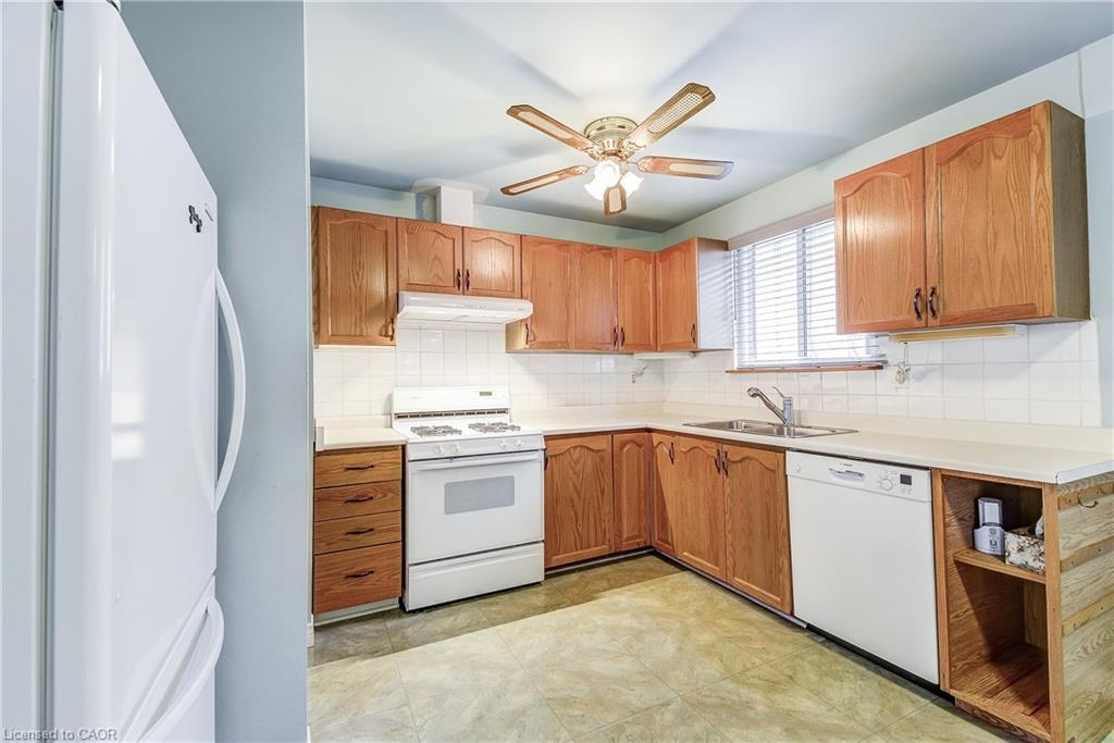 1324 Consort Crescent, Burlington, ON - Indoor Photo Showing Kitchen With Double Sink