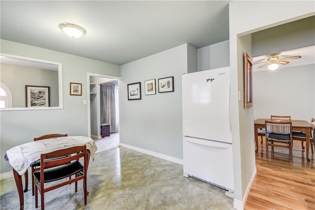 1324 Consort Crescent, Burlington, ON - Indoor Photo Showing Dining Room