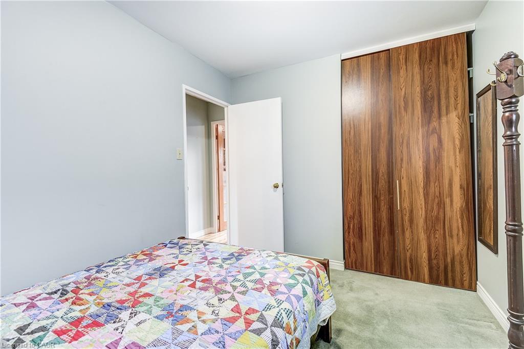 1324 Consort Crescent, Burlington, ON - Indoor Photo Showing Bedroom