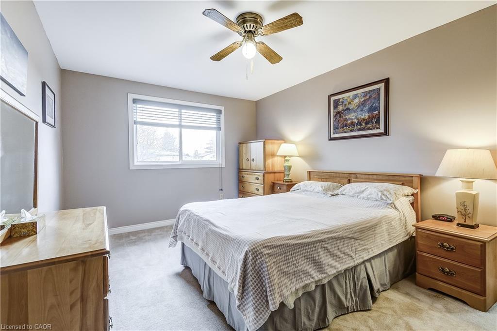 1324 Consort Crescent, Burlington, ON - Indoor Photo Showing Bedroom