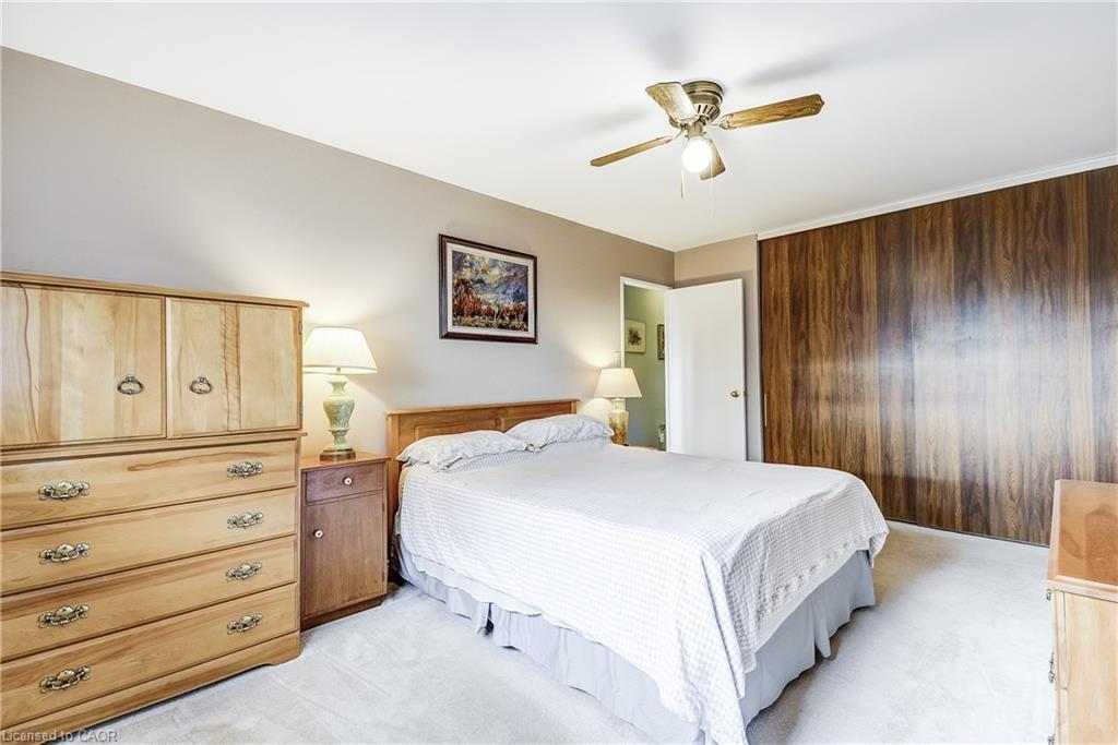 1324 Consort Crescent, Burlington, ON - Indoor Photo Showing Bedroom