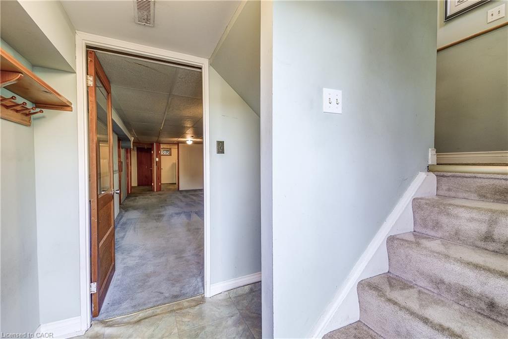 1324 Consort Crescent, Burlington, ON - Indoor Photo Showing Other Room