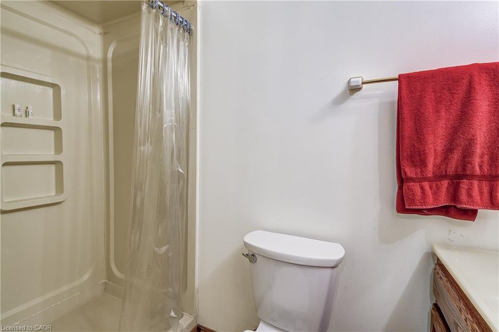 1324 Consort Crescent, Burlington, ON - Indoor Photo Showing Bathroom