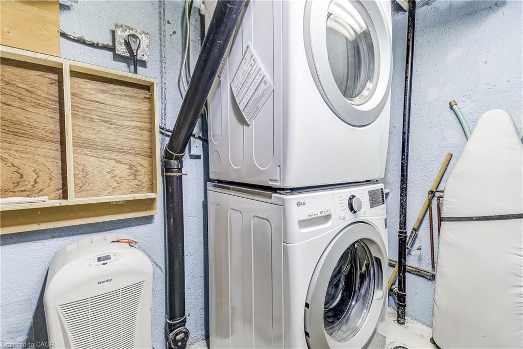 1324 Consort Crescent, Burlington, ON - Indoor Photo Showing Laundry Room