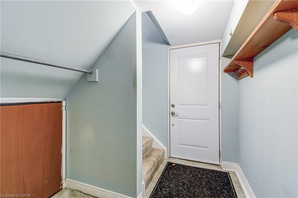 1324 Consort Crescent, Burlington, ON - Indoor Photo Showing Other Room