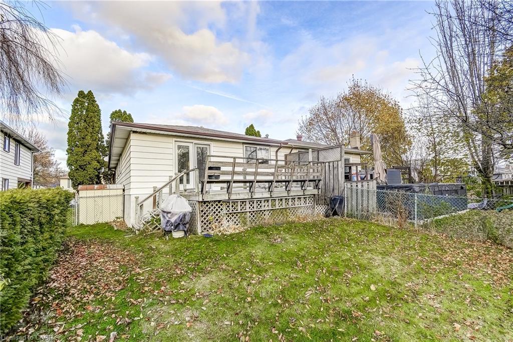 1324 Consort Crescent, Burlington, ON - Outdoor