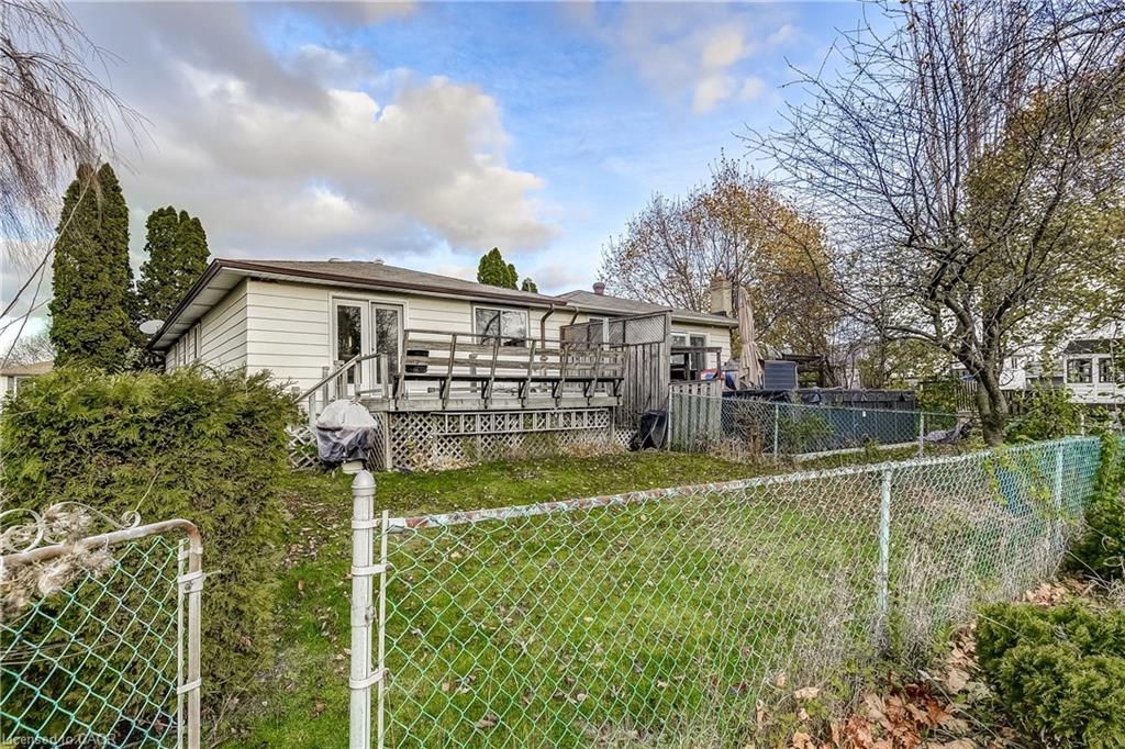 1324 Consort Crescent, Burlington, ON - Outdoor