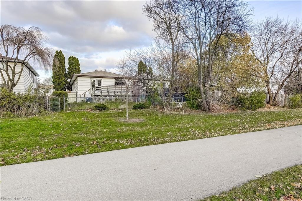 1324 Consort Crescent, Burlington, ON - Outdoor