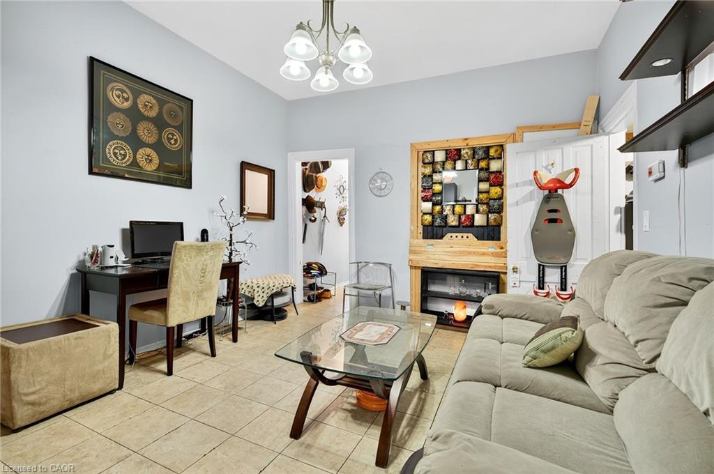 79 Murray Street E, Hamilton, ON - Indoor Photo Showing Living Room