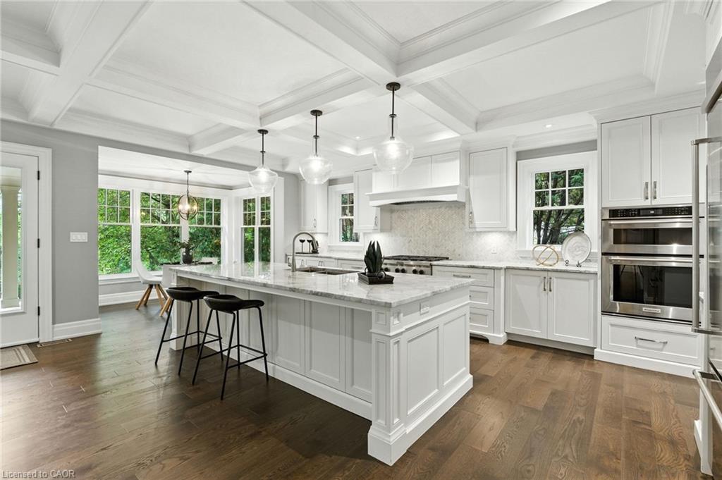 391 Patricia Drive, Burlington, ON - Indoor Photo Showing Kitchen With Upgraded Kitchen