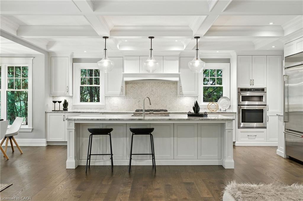 391 Patricia Drive, Burlington, ON - Indoor Photo Showing Kitchen With Upgraded Kitchen