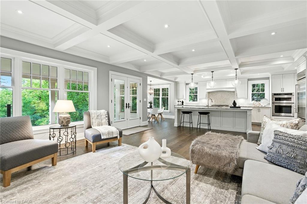 391 Patricia Drive, Burlington, ON - Indoor Photo Showing Living Room