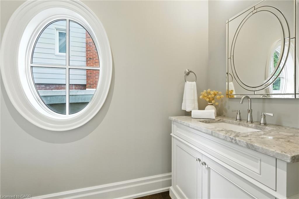 391 Patricia Drive, Burlington, ON - Indoor Photo Showing Bathroom
