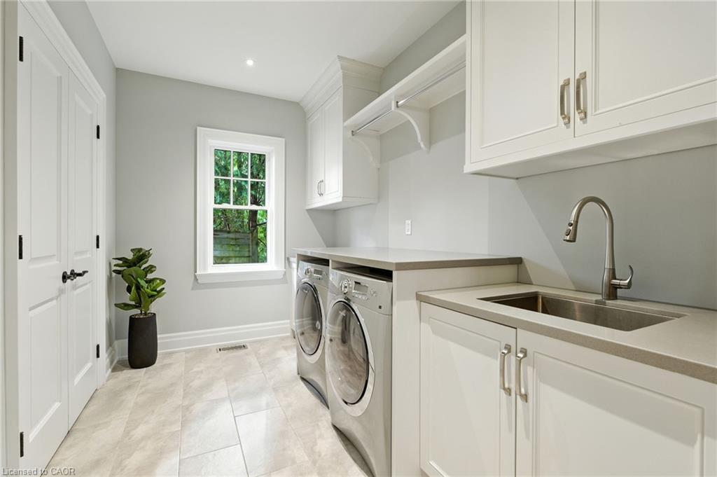 391 Patricia Drive, Burlington, ON - Indoor Photo Showing Laundry Room