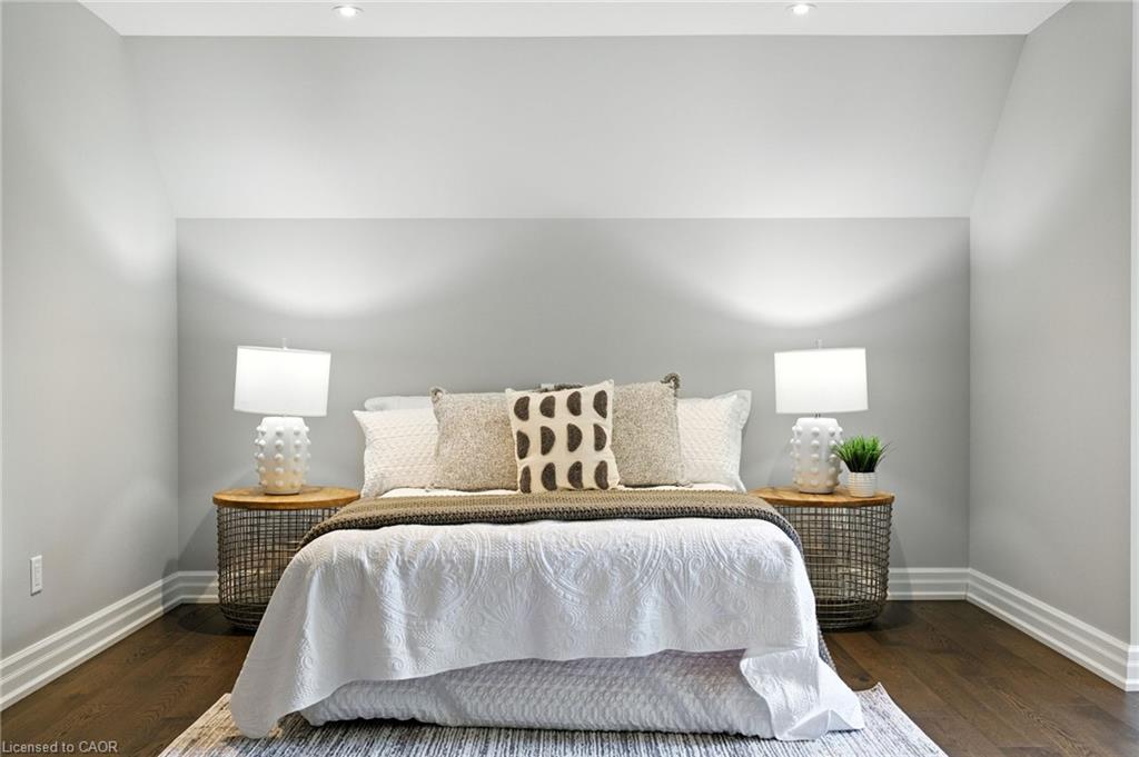 391 Patricia Drive, Burlington, ON - Indoor Photo Showing Bedroom