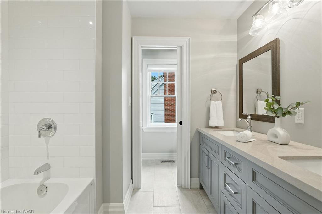 391 Patricia Drive, Burlington, ON - Indoor Photo Showing Bathroom