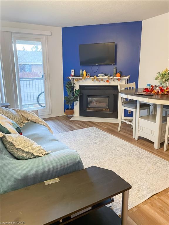 116-130 Conway Drive, London, ON - Indoor Photo Showing Living Room With Fireplace