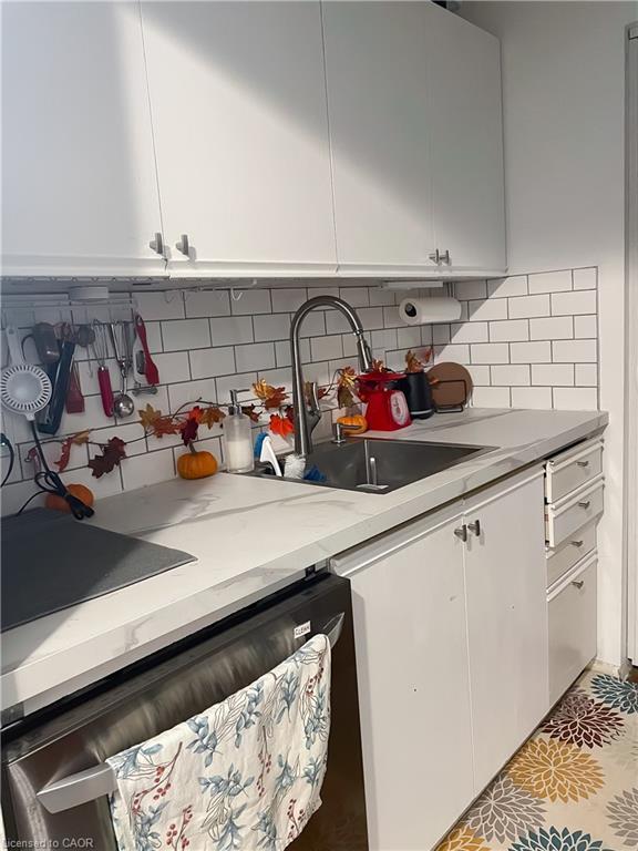 116-130 Conway Drive, London, ON - Indoor Photo Showing Kitchen
