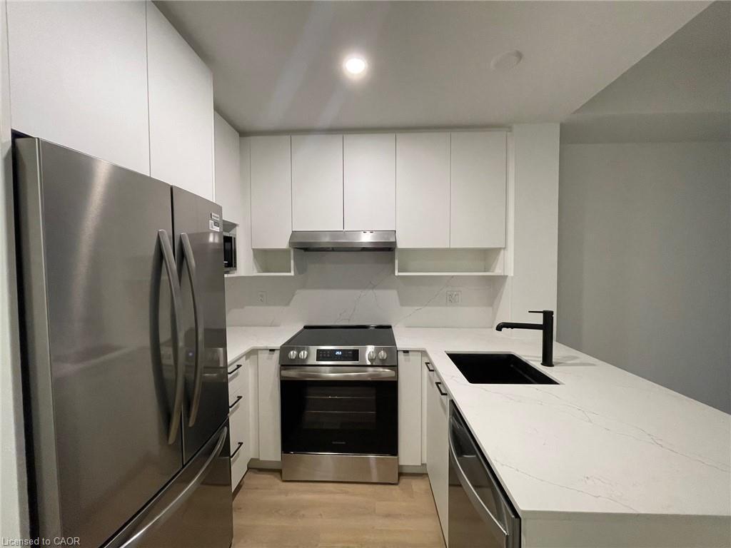 705-206 King Street W, Hamilton, ON - Indoor Photo Showing Kitchen