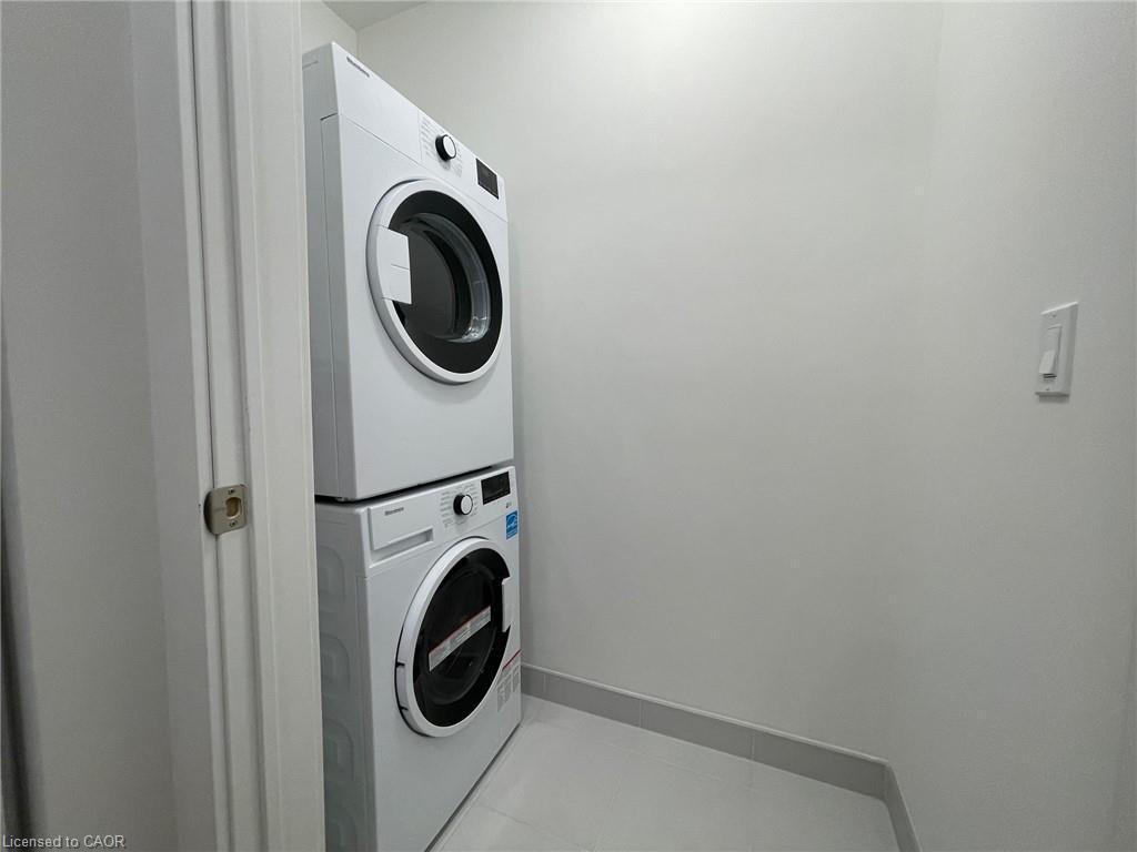 705-206 King Street W, Hamilton, ON - Indoor Photo Showing Laundry Room