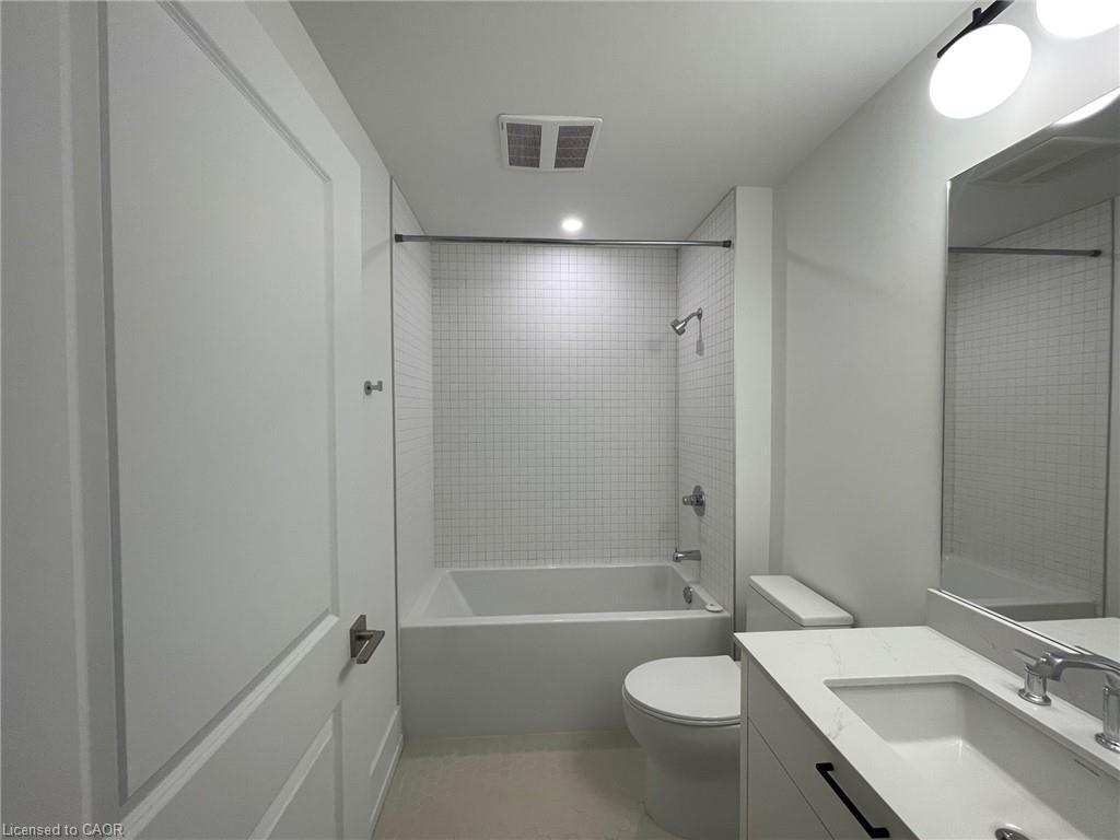 705-206 King Street W, Hamilton, ON - Indoor Photo Showing Bathroom