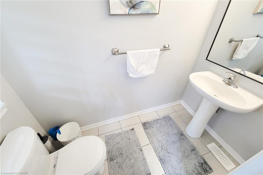 76 Mcallistar Drive, Binbrook, ON - Indoor Photo Showing Bathroom