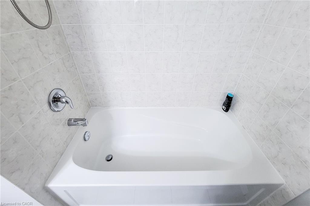 76 Mcallistar Drive, Binbrook, ON - Indoor Photo Showing Bathroom