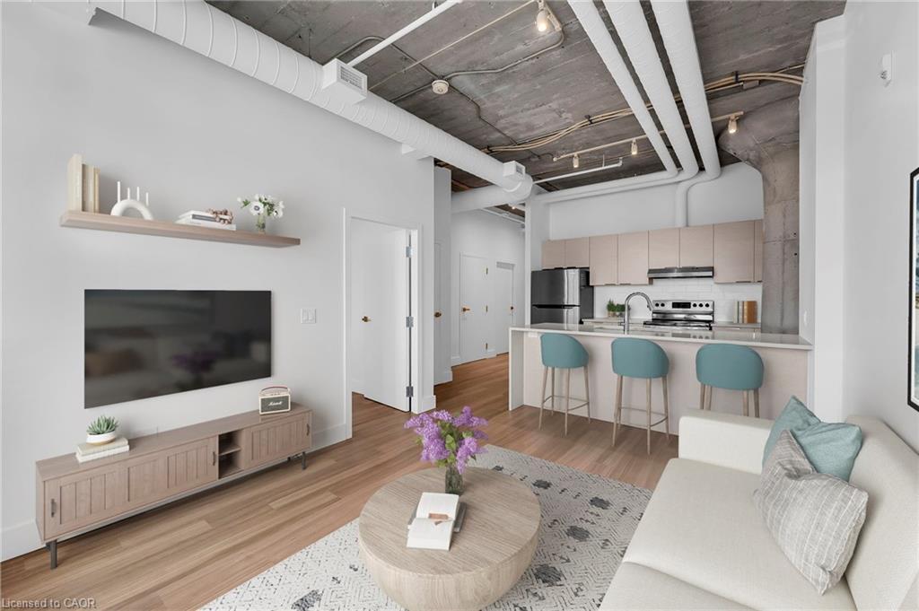 221-120 Huron Street, Guelph, ON - Indoor Photo Showing Living Room