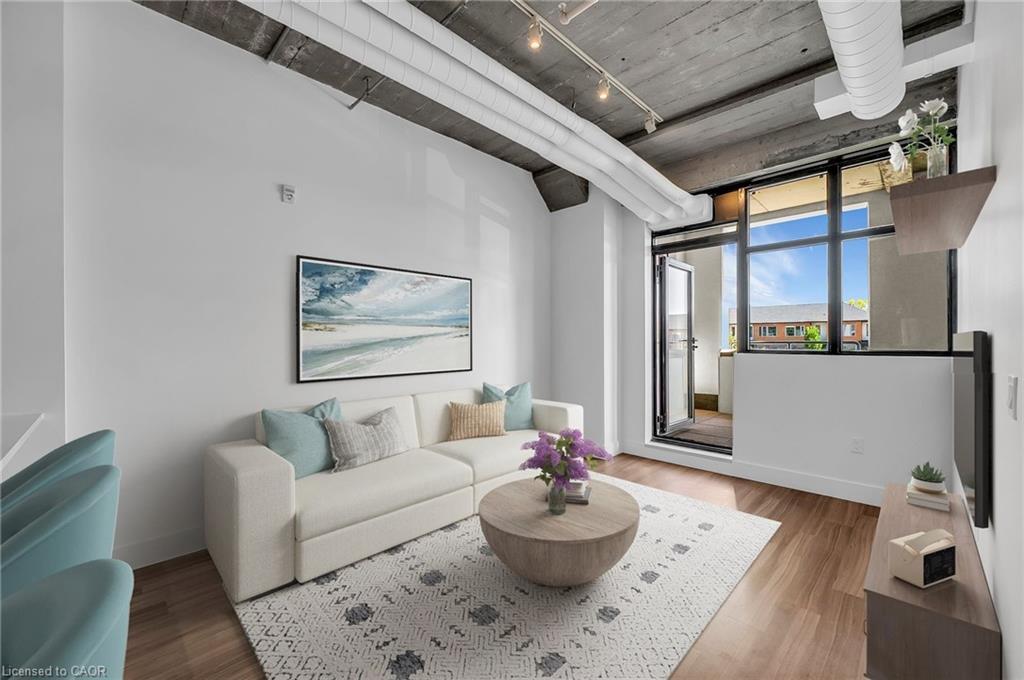 221-120 Huron Street, Guelph, ON - Indoor Photo Showing Living Room