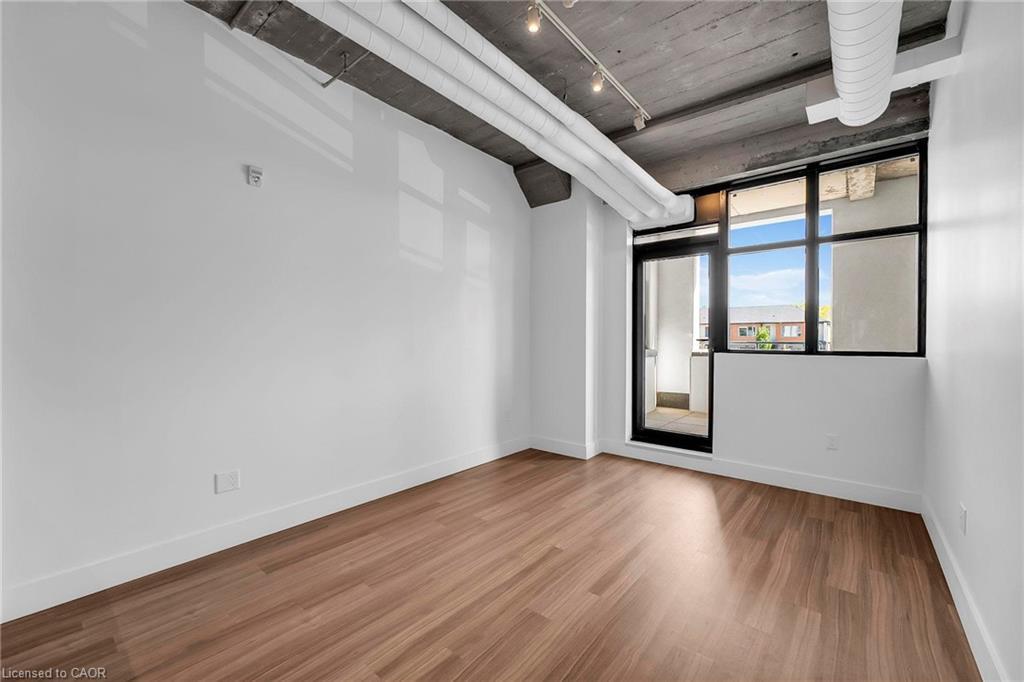 221-120 Huron Street, Guelph, ON - Indoor Photo Showing Other Room