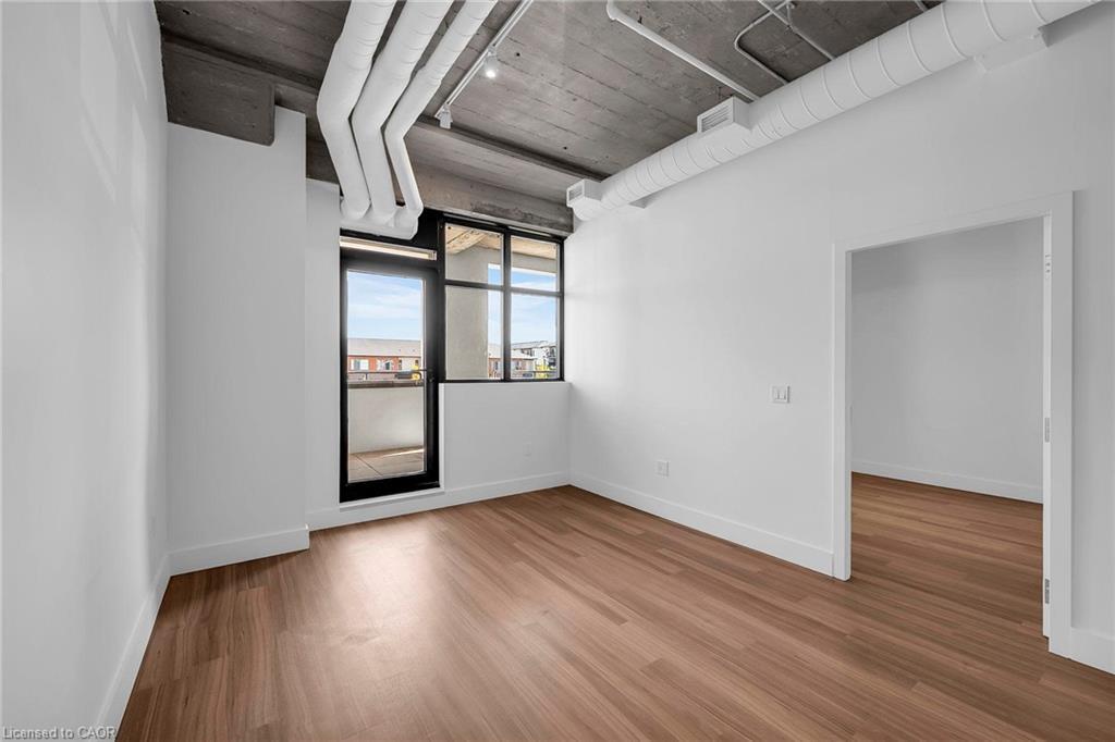 221-120 Huron Street, Guelph, ON - Indoor Photo Showing Other Room