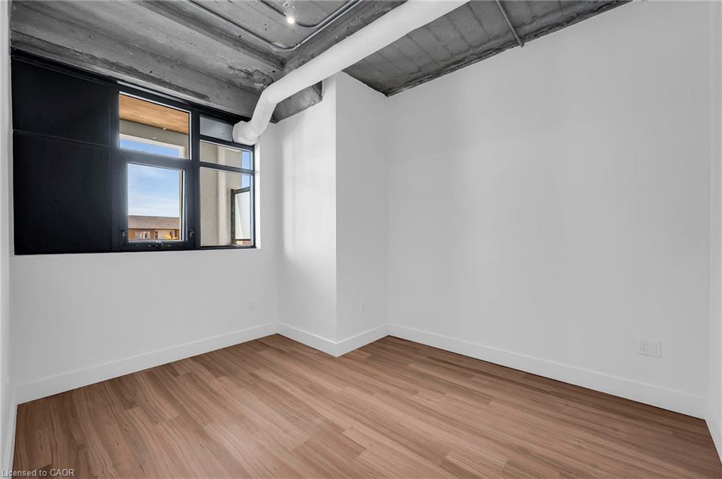 221-120 Huron Street, Guelph, ON - Indoor Photo Showing Other Room