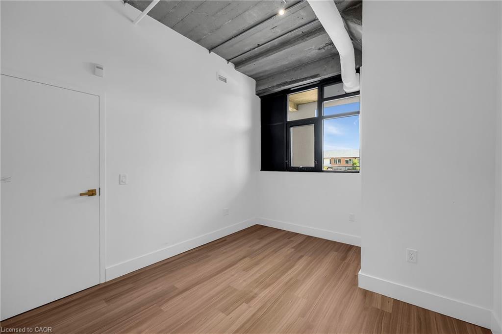 221-120 Huron Street, Guelph, ON - Indoor Photo Showing Other Room