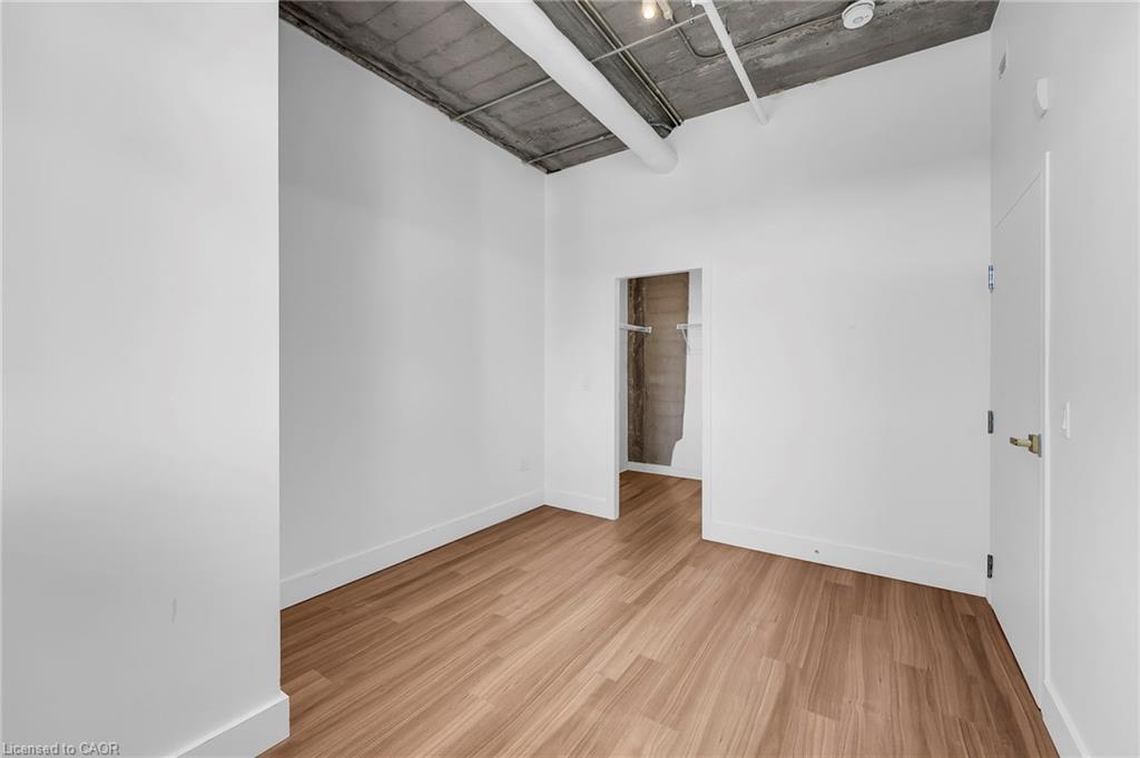 221-120 Huron Street, Guelph, ON - Indoor Photo Showing Other Room