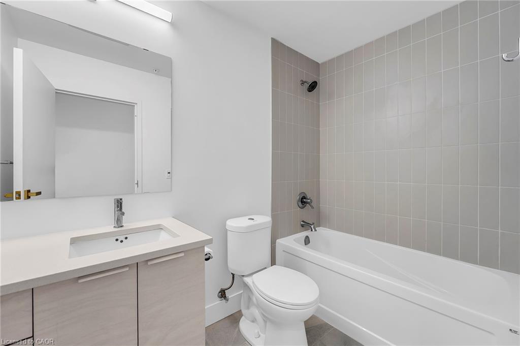 221-120 Huron Street, Guelph, ON - Indoor Photo Showing Bathroom
