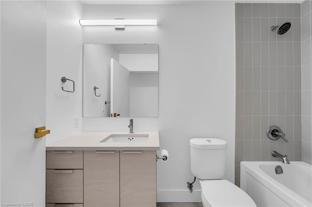 221-120 Huron Street, Guelph, ON - Indoor Photo Showing Bathroom