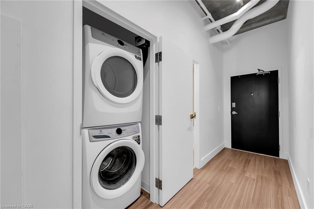 221-120 Huron Street, Guelph, ON - Indoor Photo Showing Laundry Room