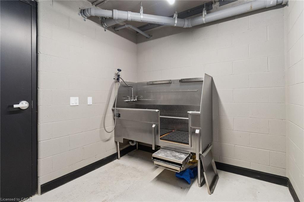 221-120 Huron Street, Guelph, ON - Indoor Photo Showing Other Room