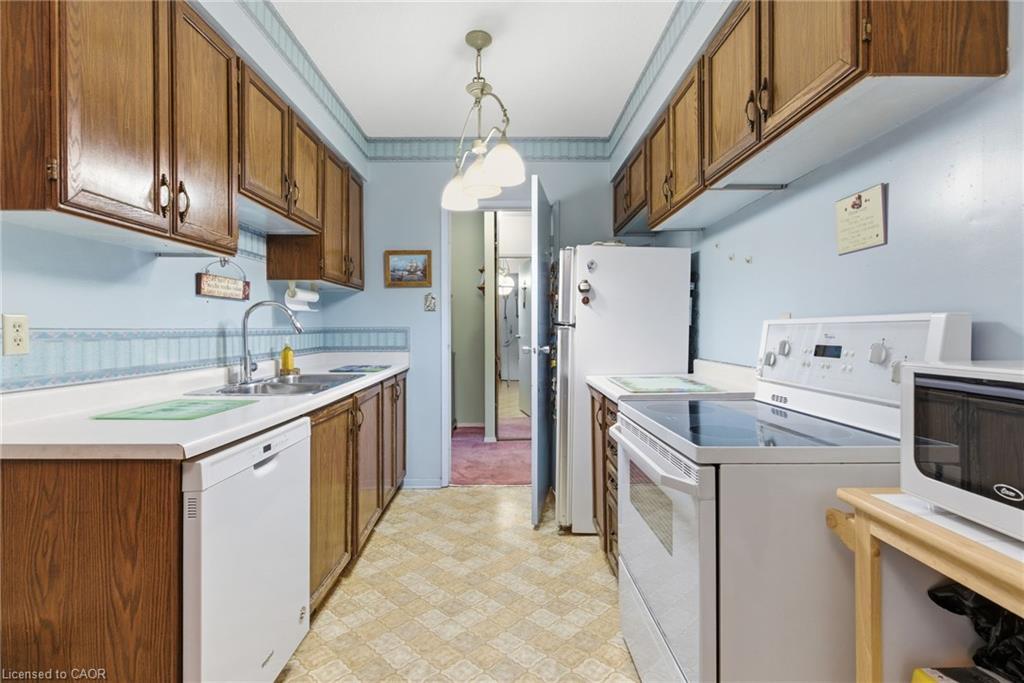 101-190 Highway 20 W, Pelham, ON - Indoor Photo Showing Kitchen