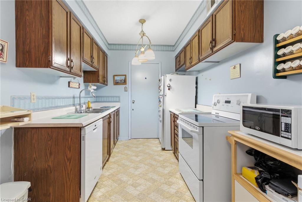 101-190 Highway 20 W, Pelham, ON - Indoor Photo Showing Kitchen