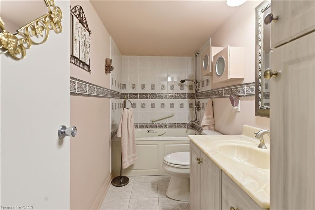 101-190 Highway 20 W, Pelham, ON - Indoor Photo Showing Bathroom