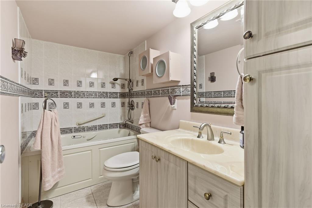 101-190 Highway 20 W, Pelham, ON - Indoor Photo Showing Bathroom